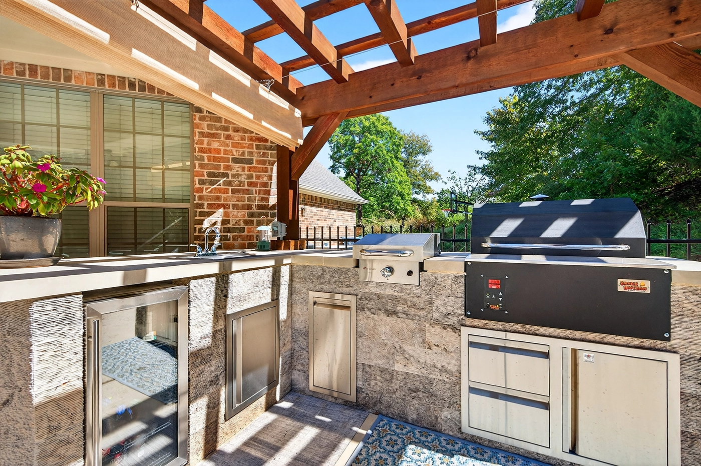 outdoor kitchen